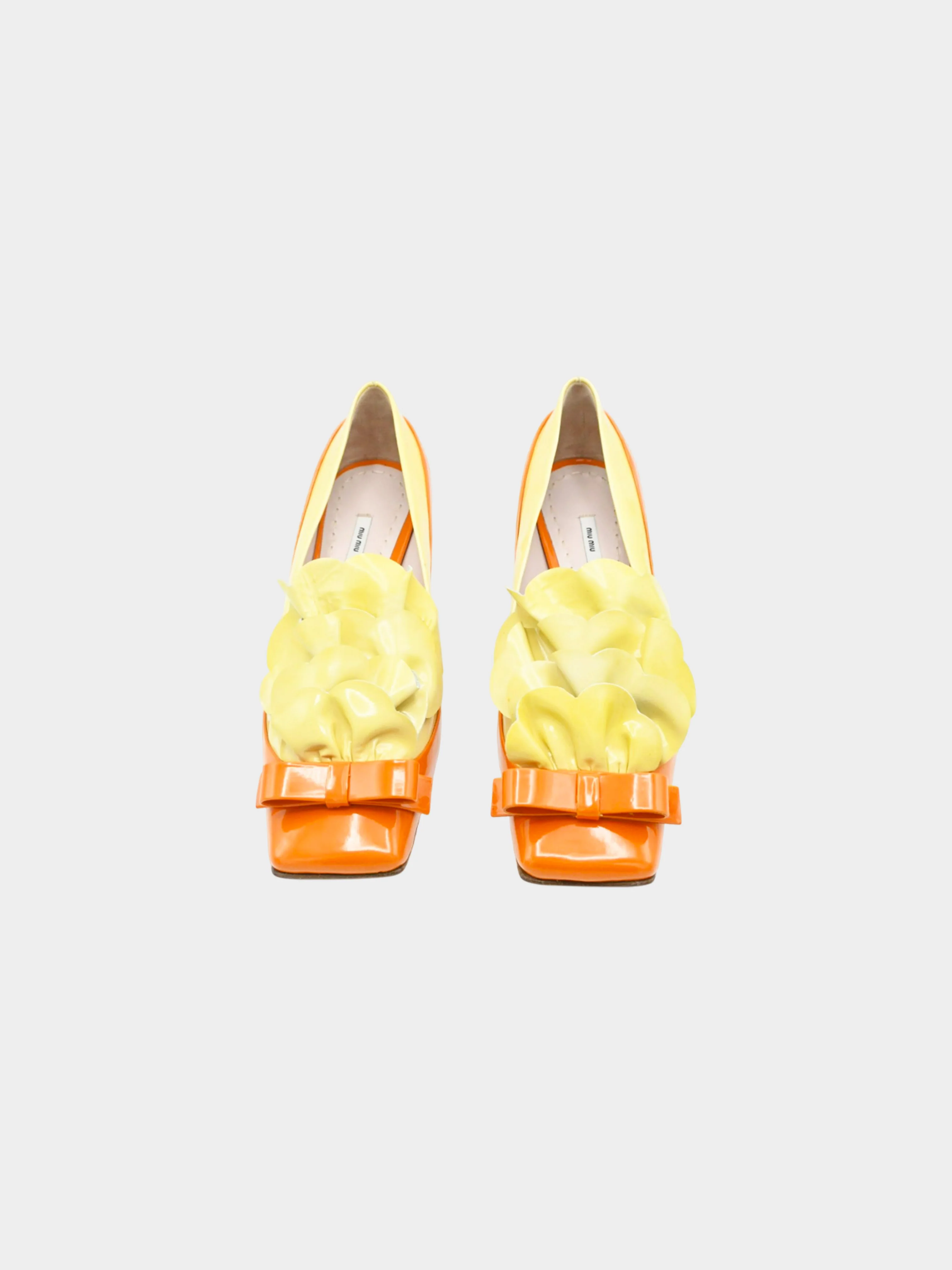 Miu Miu 2010s Orange and Yellow Patent Leather Ruffle Bow Kitten Heel Pumps - Image 3