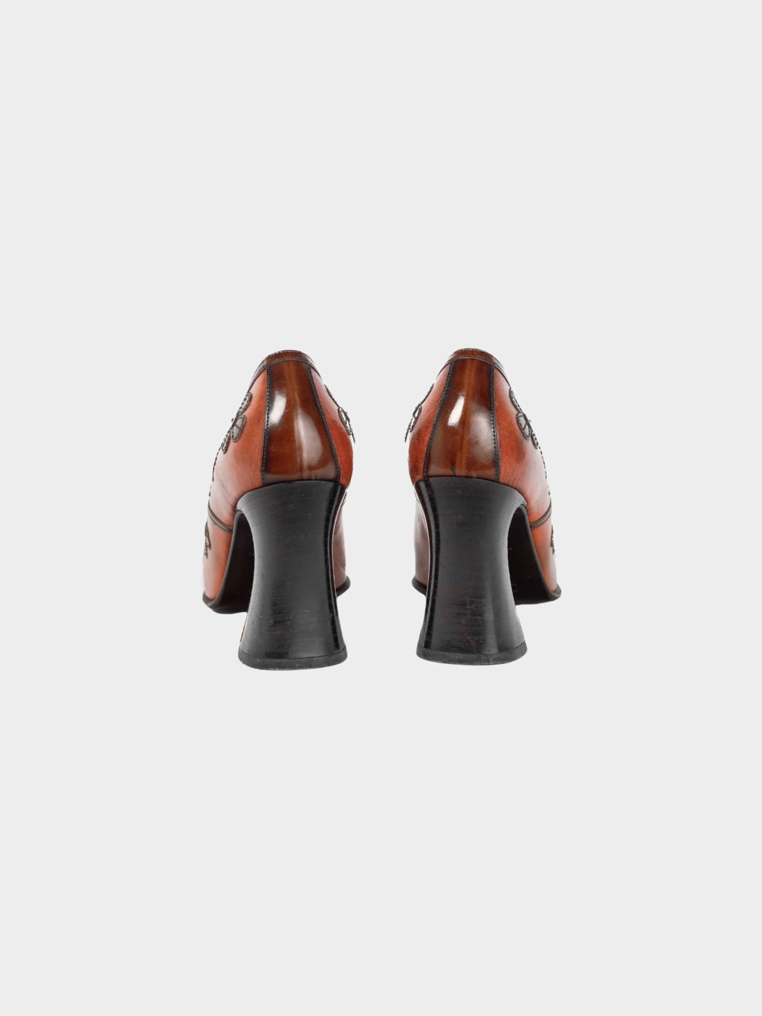 Prada AW 1996 Orange Leather Floral-Applique Pumps - Image 3