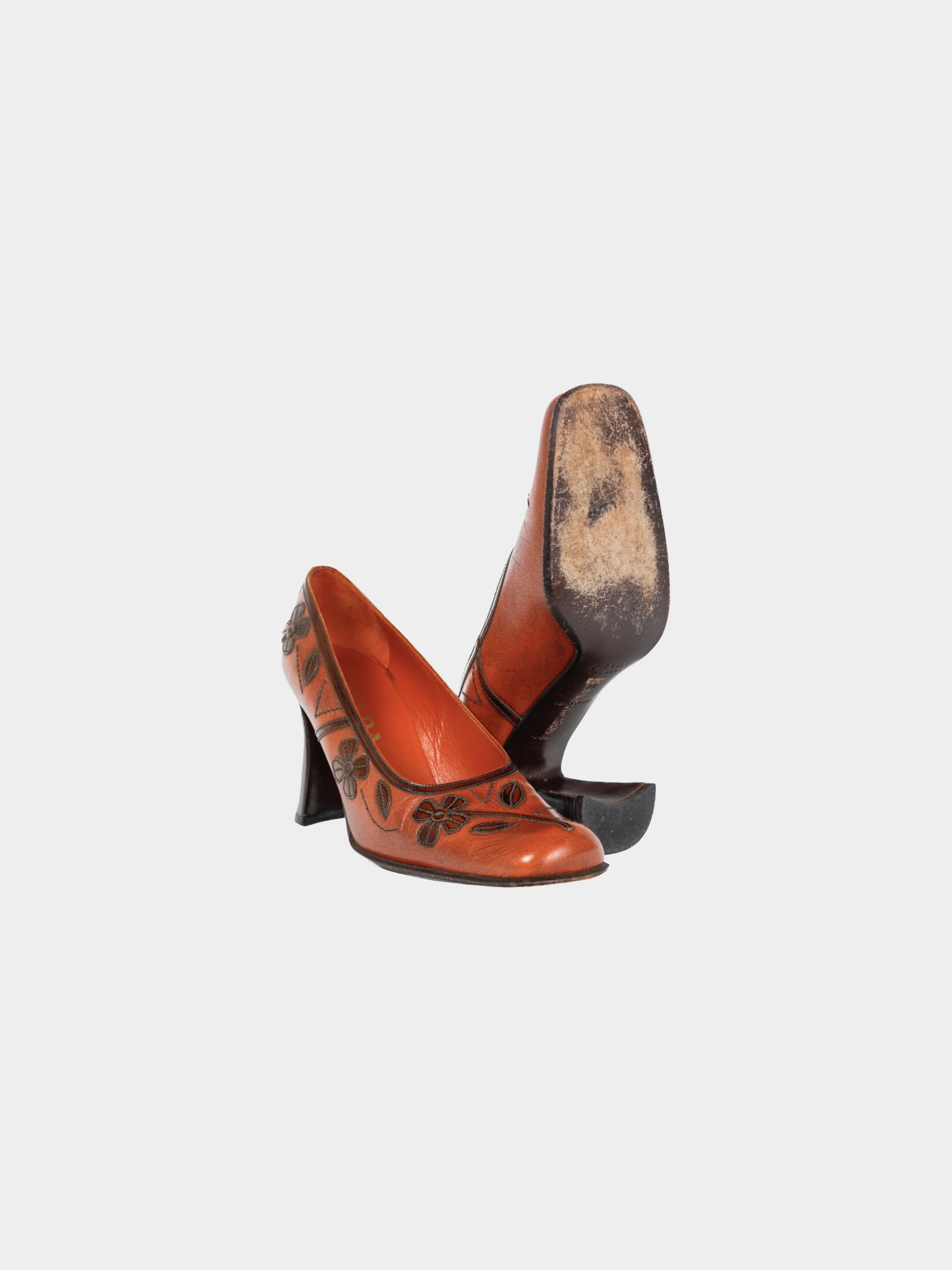 Prada AW 1996 Orange Leather Floral-Applique Pumps - Image 4