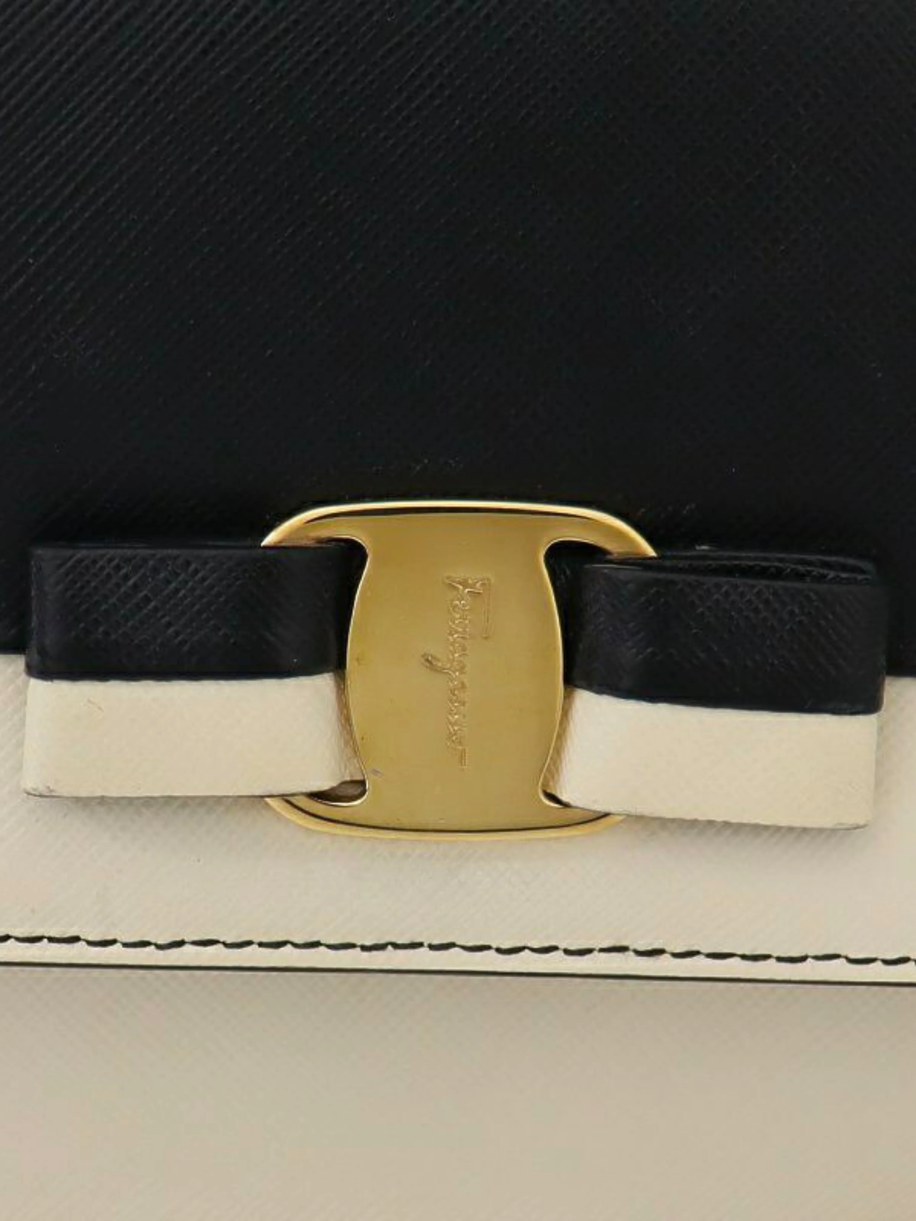 Salvatore Ferragamo 2000s Black White Vara Hardware Leather Chain Shoulder Bag - Image 7